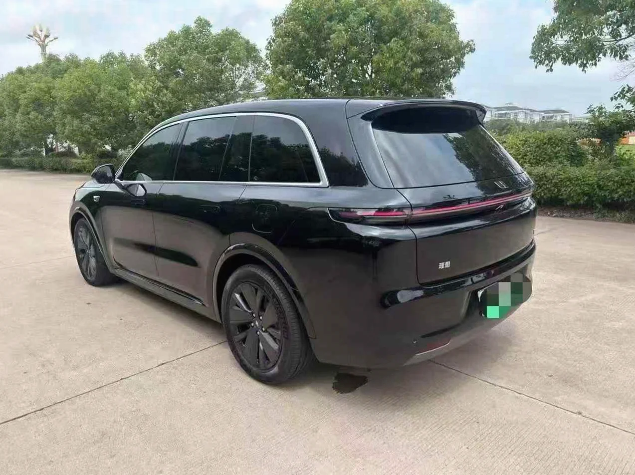 理想L8 后面外观二