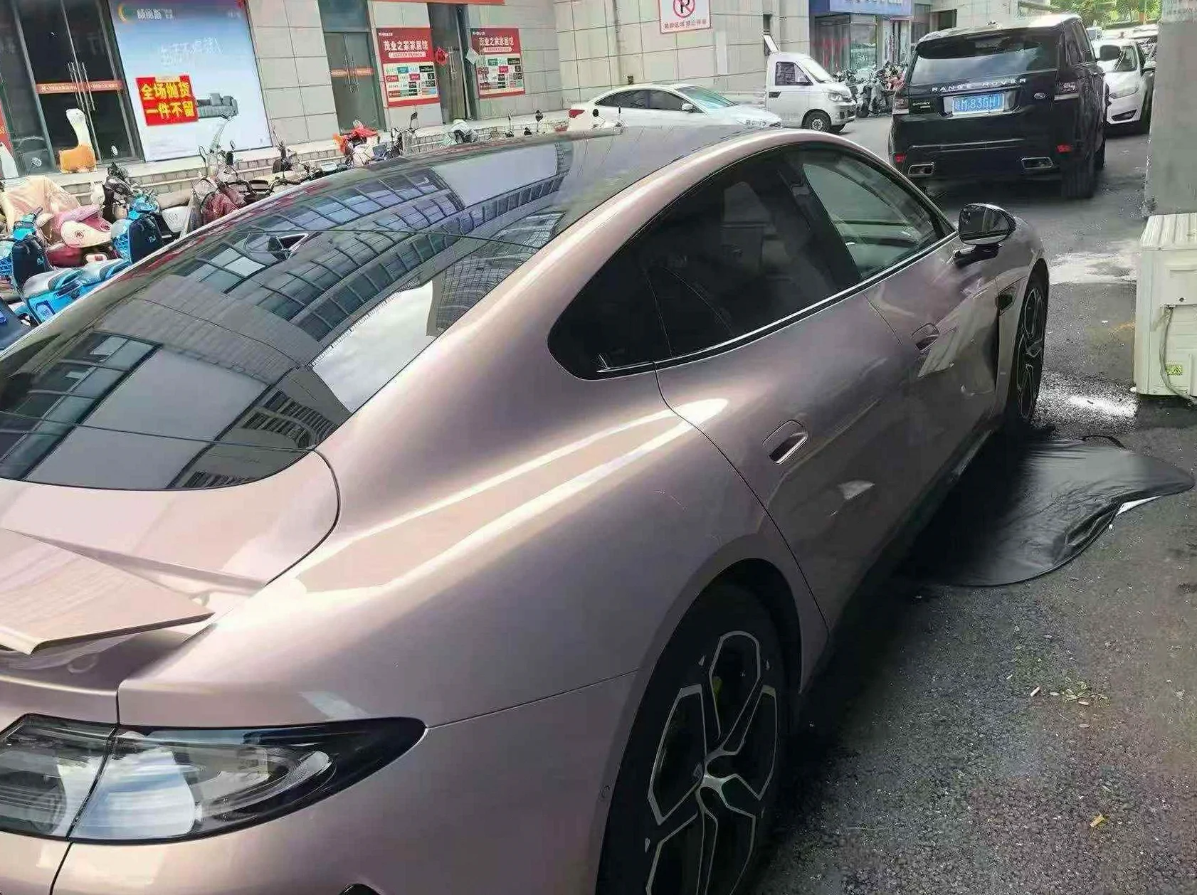 小米SU7 后面外观一