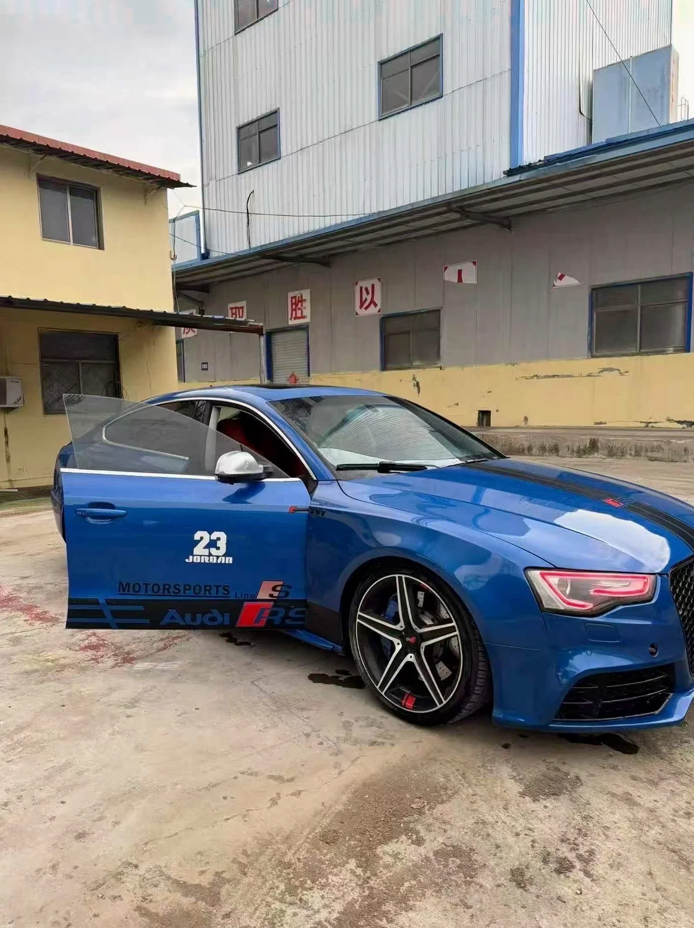 奥迪RS5 正面外观三