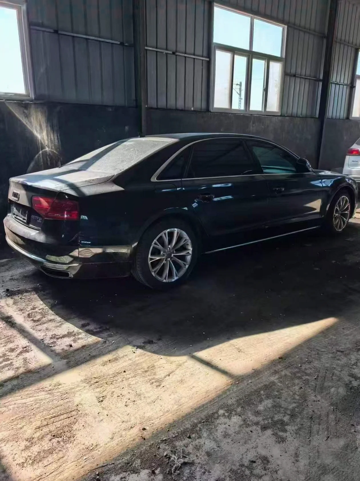 奥迪A8L 后面外观二