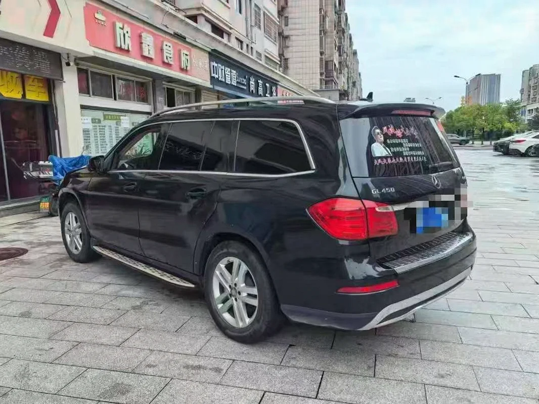 奔驰GL 后面外观一