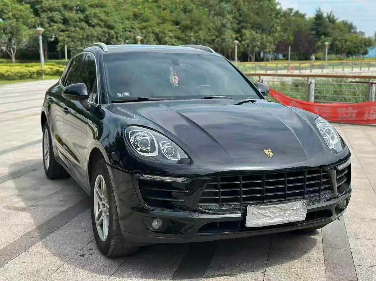保时捷Macan 正面外观三