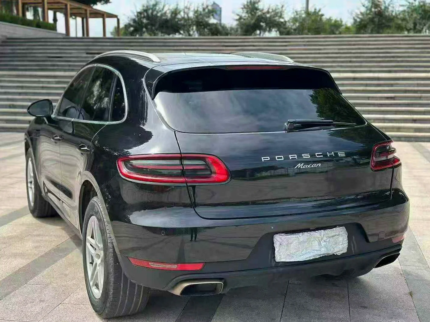 保时捷Macan 后面外观三