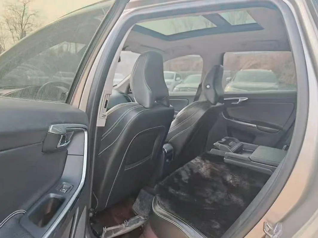 沃尔沃XC60 后面外观一
