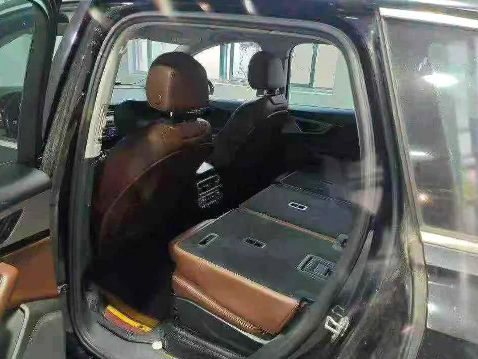 奥迪Q7 驾驶室