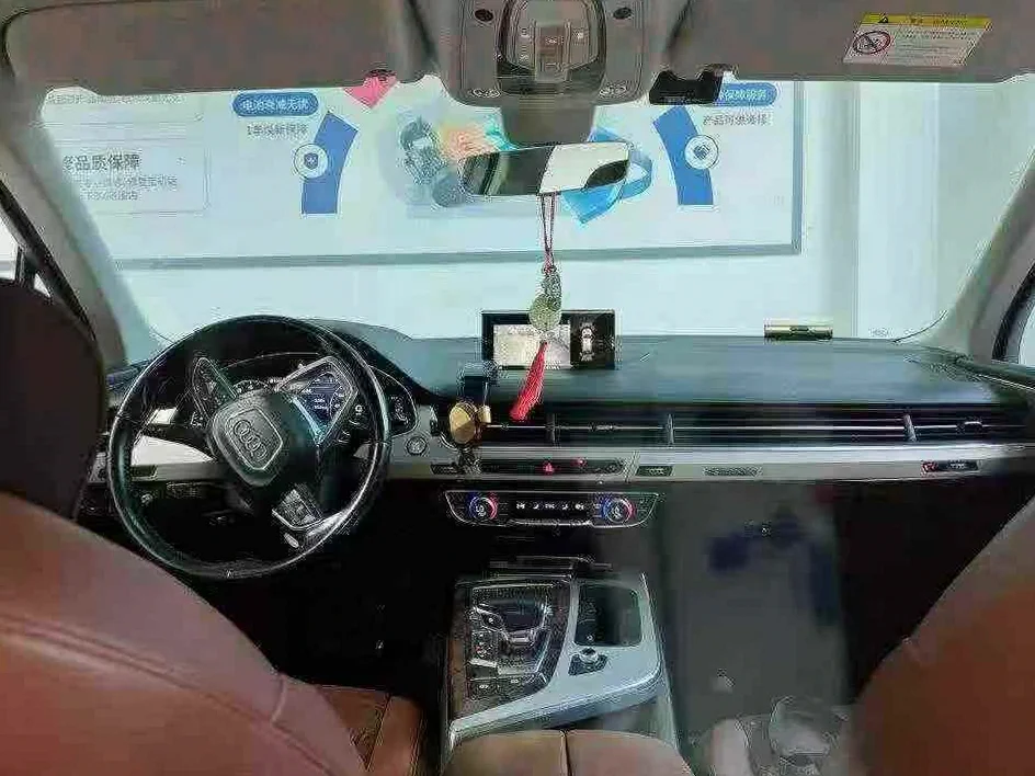 奥迪Q7 内饰前排