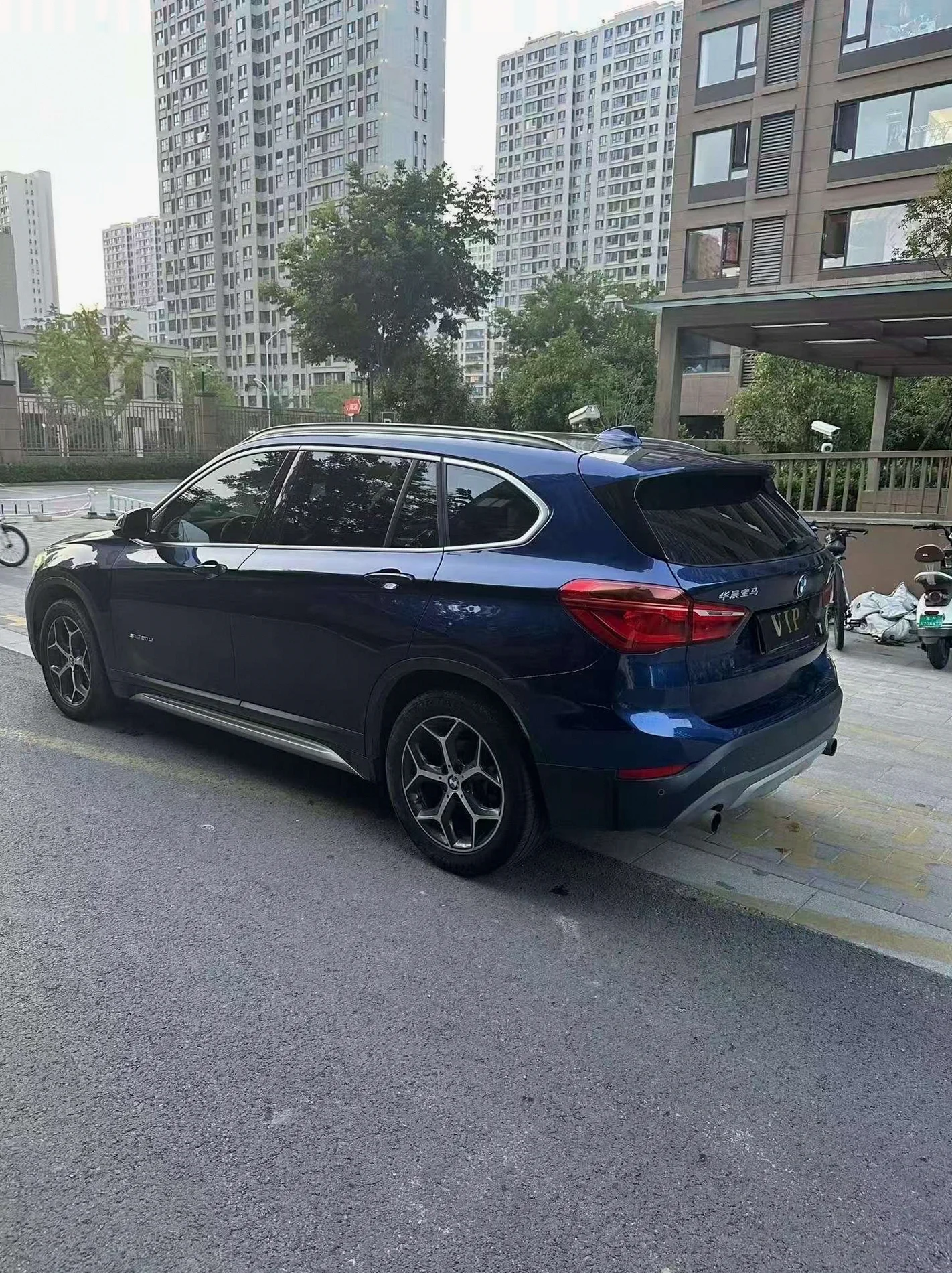 宝马X1 后面外观三