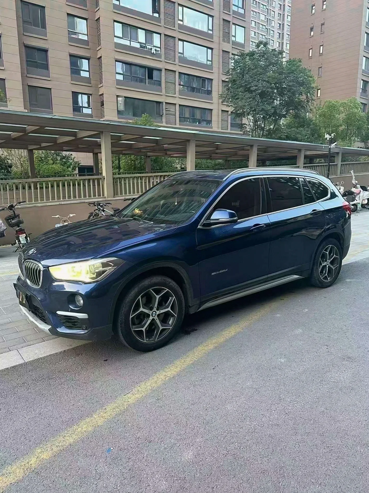 宝马X1 正面外观三