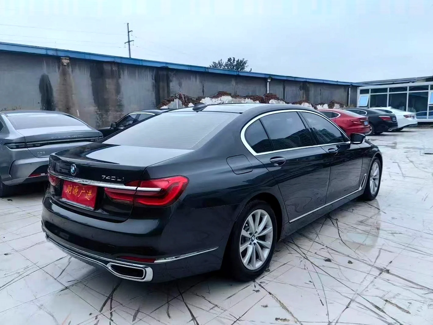 宝马7系 后面外观三