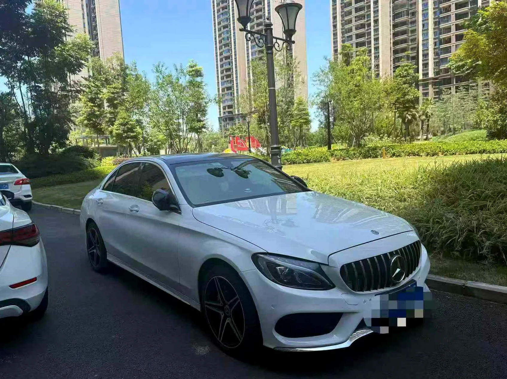 奔驰C 正面外观二