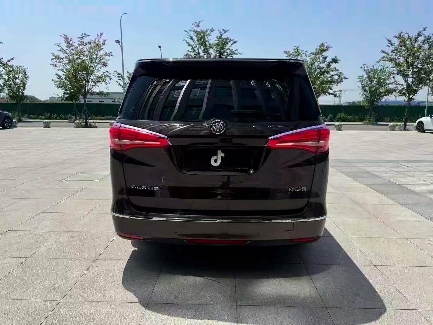 别克GL8 后面外观二