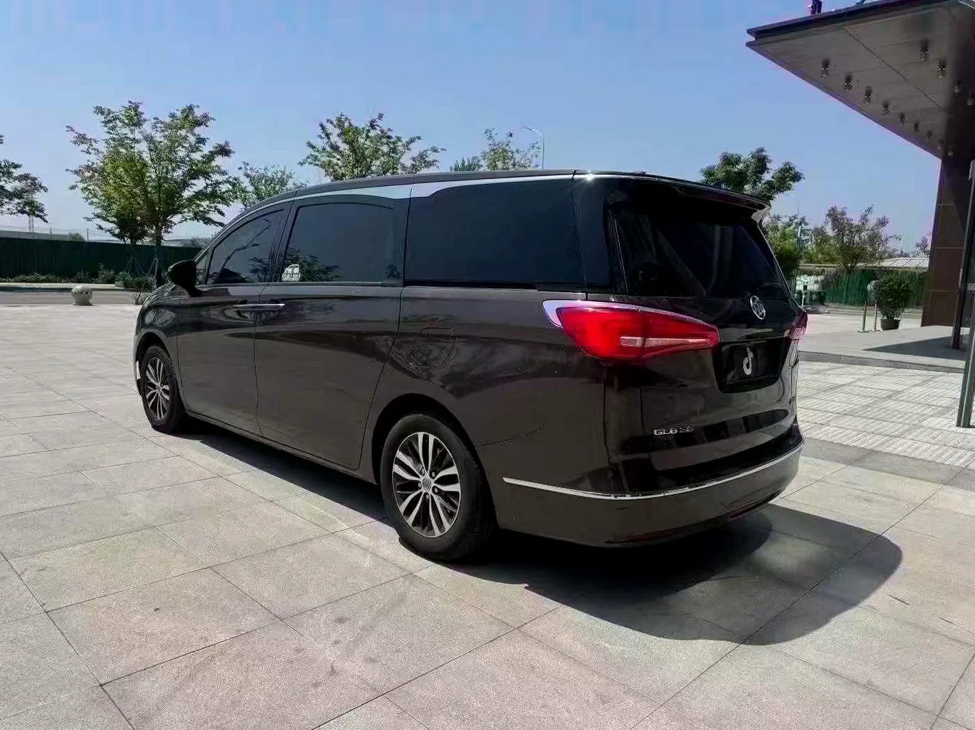别克GL8 后面外观三