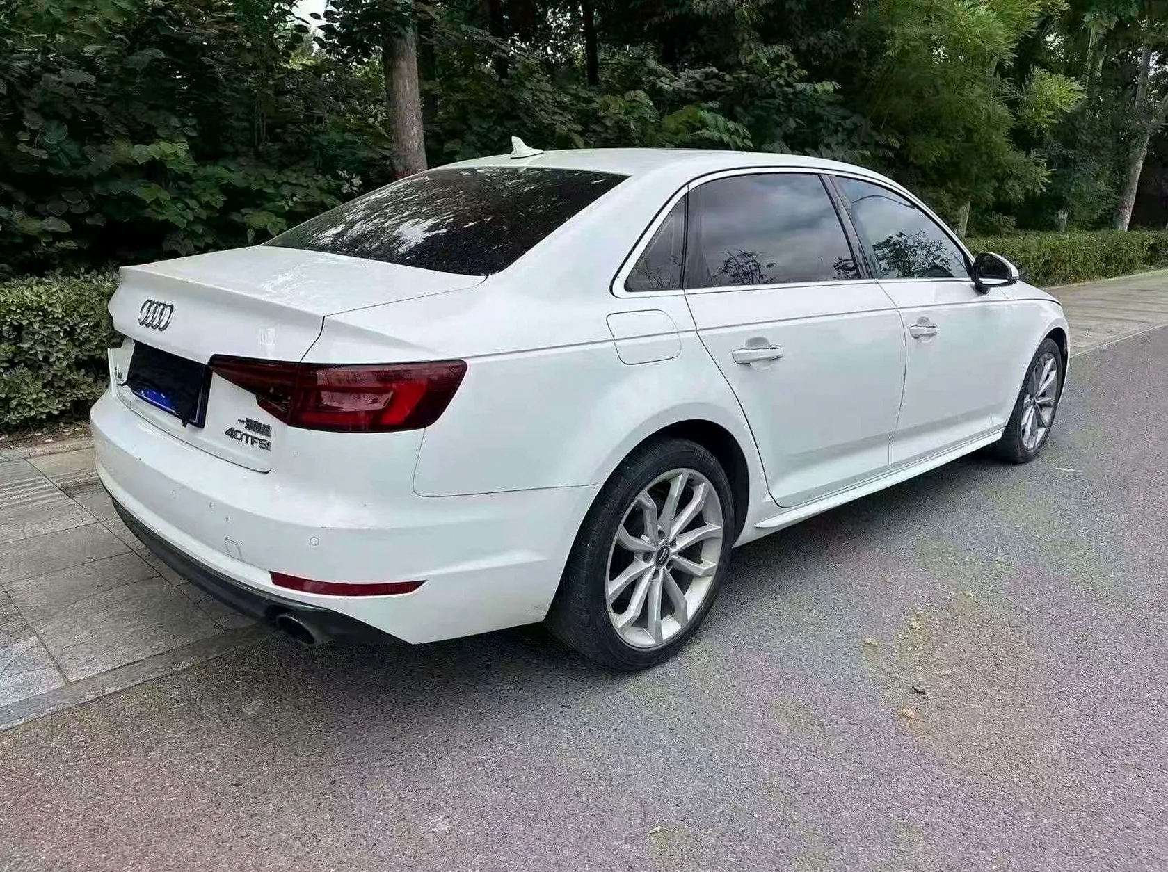 奥迪A4L 后面外观三