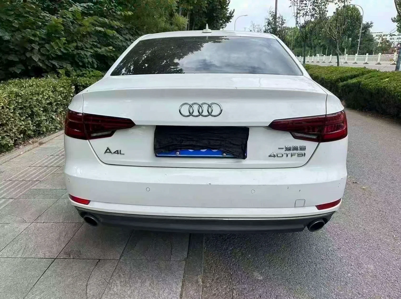 奥迪A4L 后面外观一