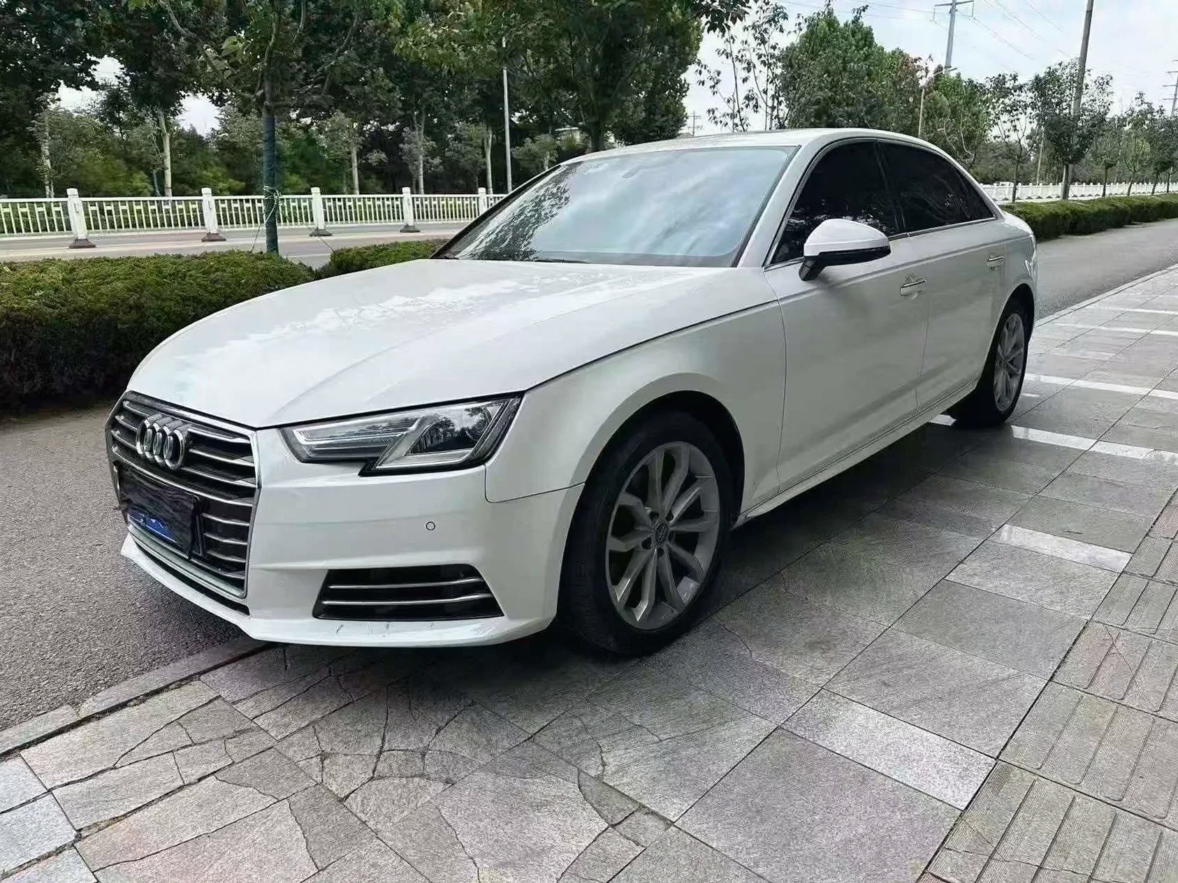 奥迪A4L 正面外观三