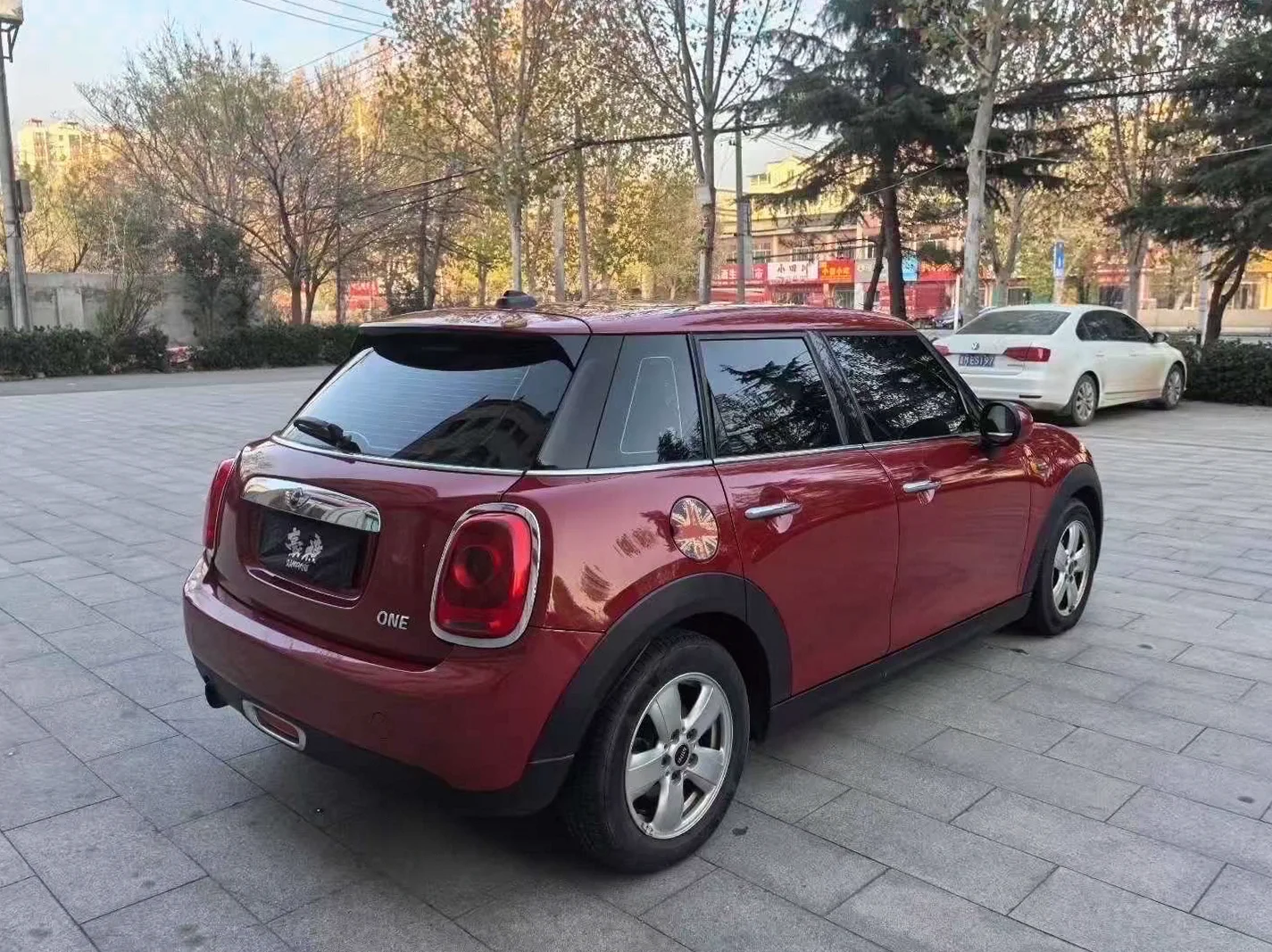 MINIONE 后面外观二
