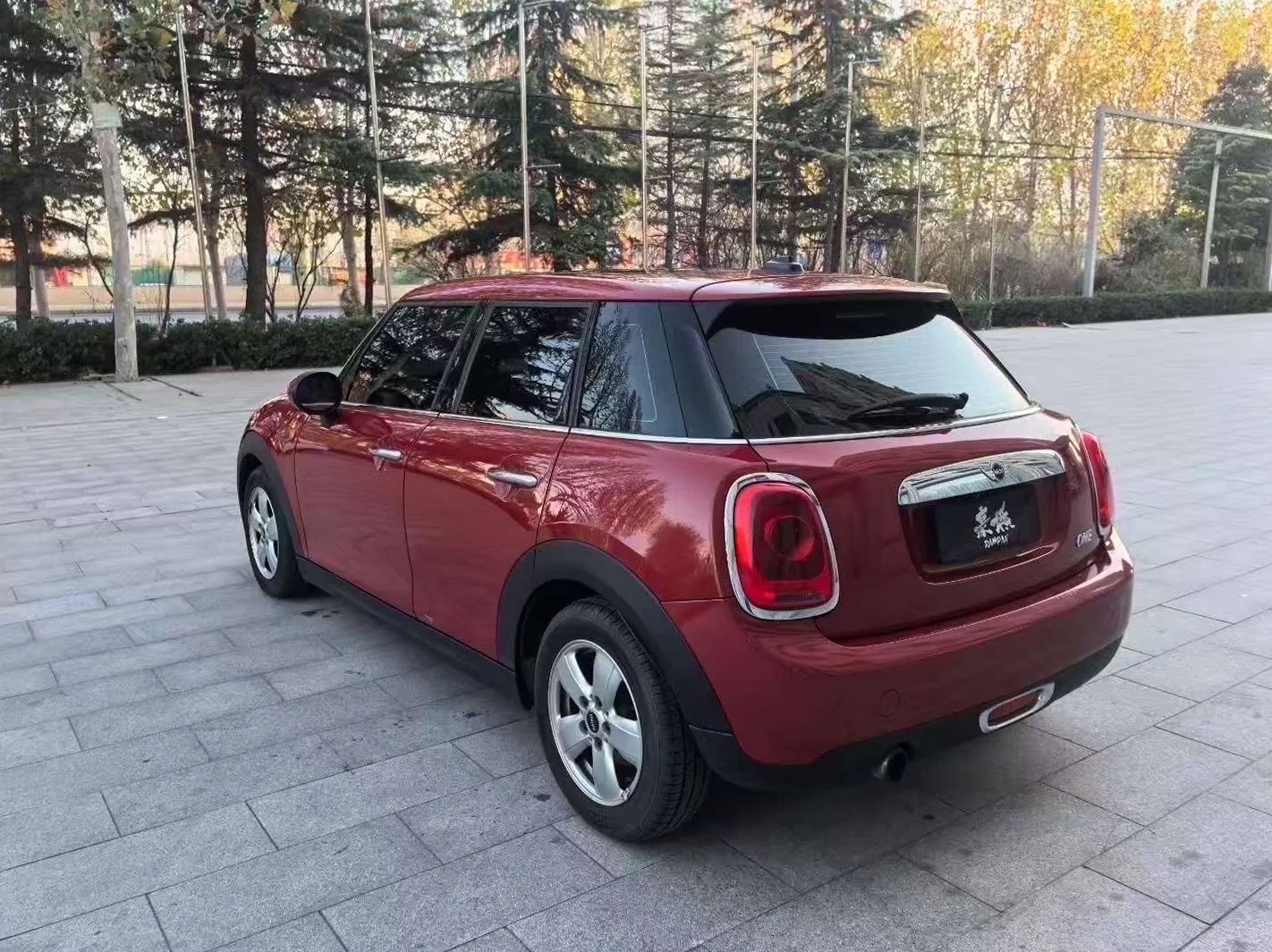 MINIONE 后面外观一