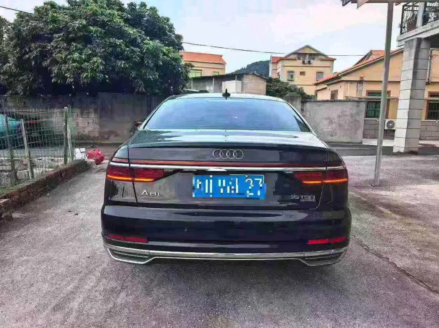 奥迪A8L 后面外观三