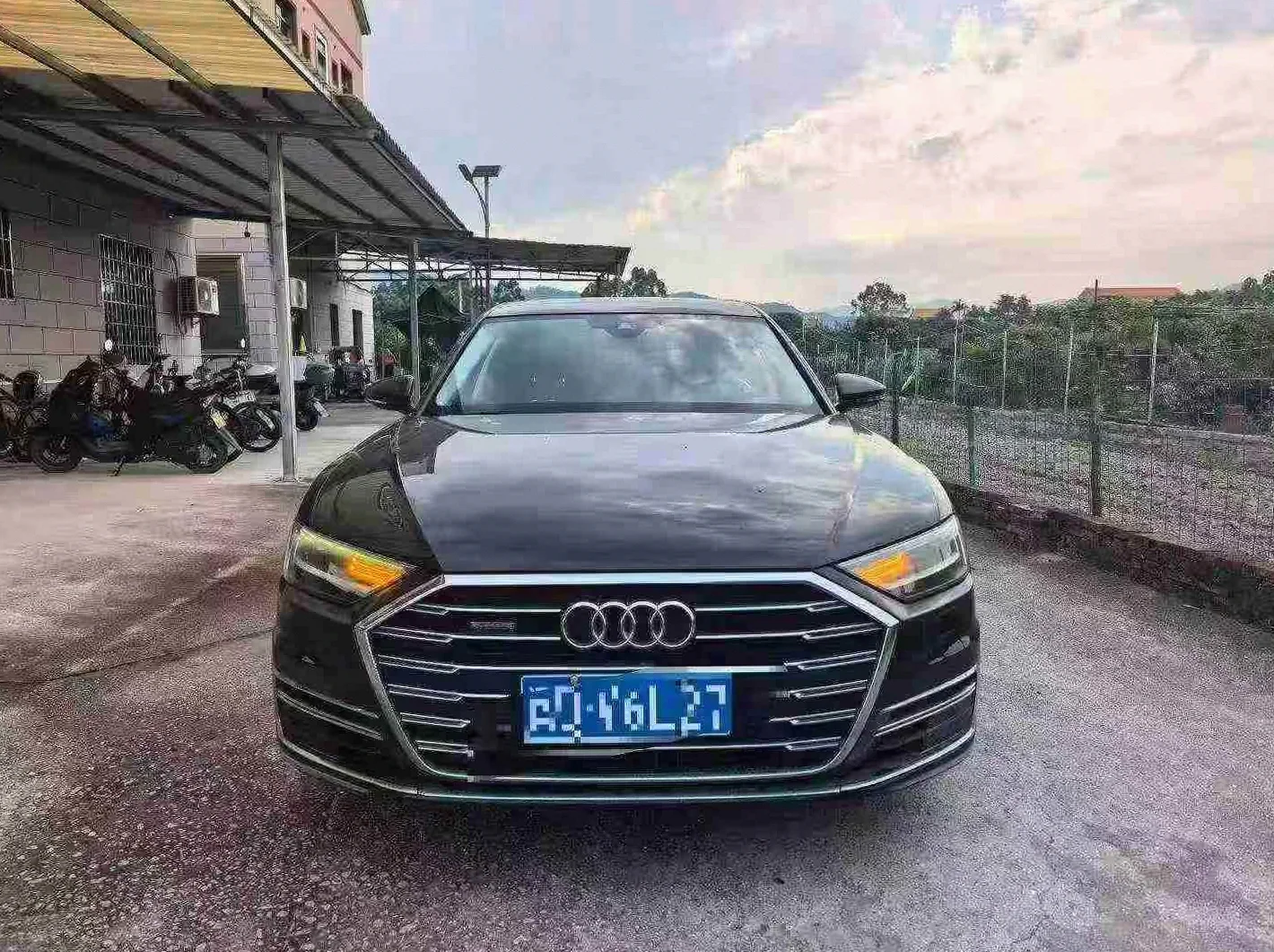 准19年奥迪A8L 55TFSI