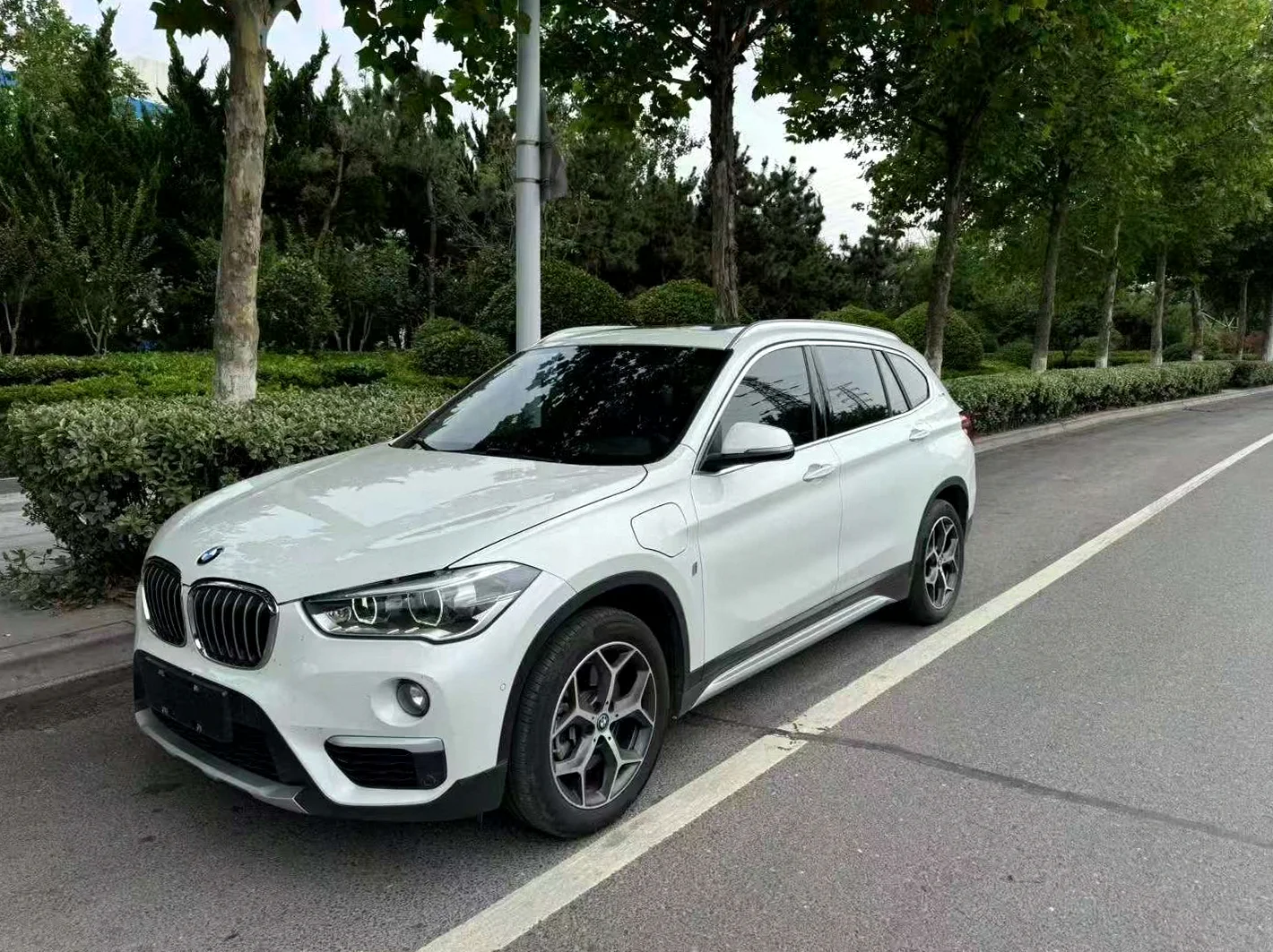 宝马X1 正面外观三