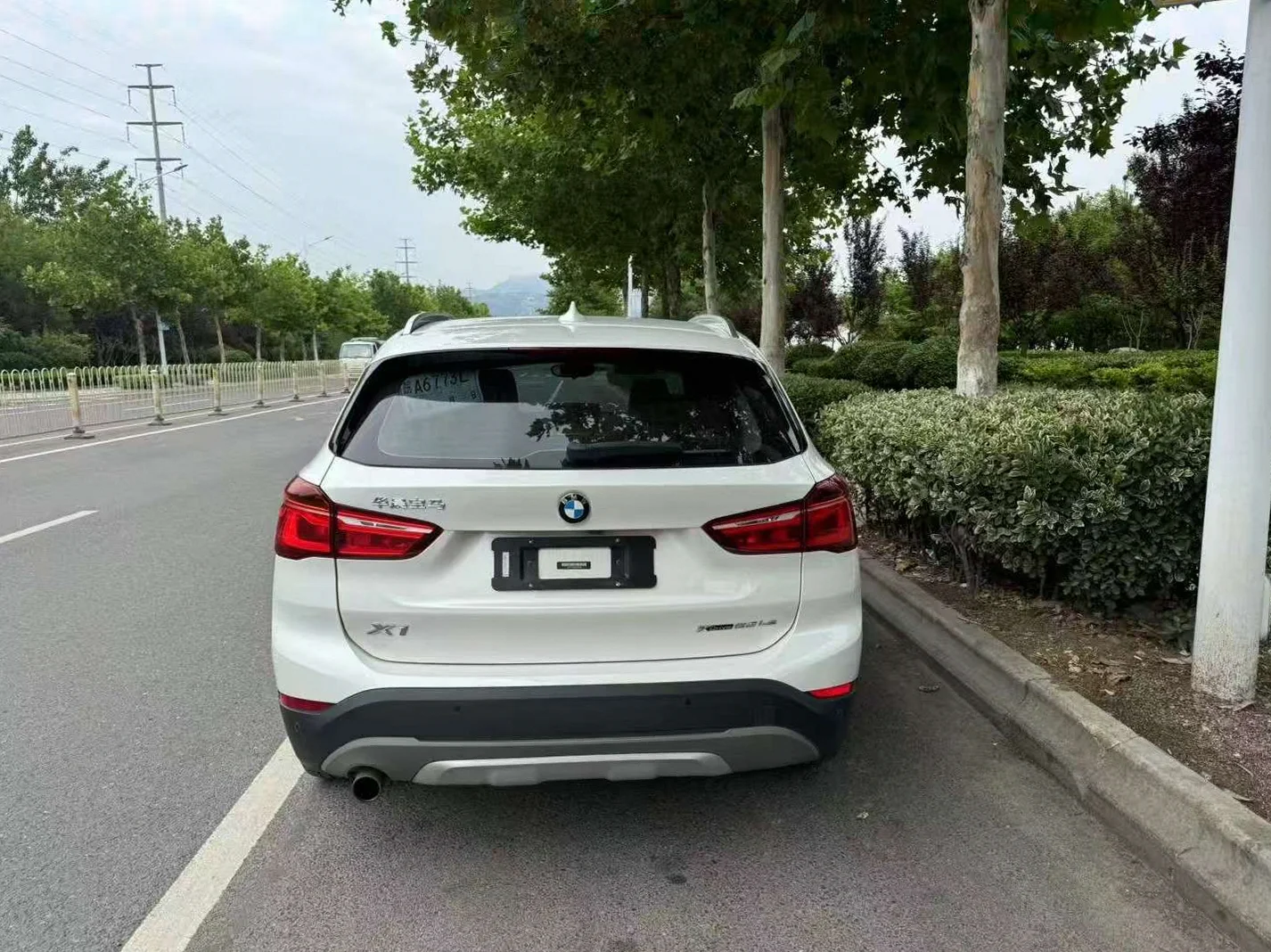 宝马X1 后面外观一