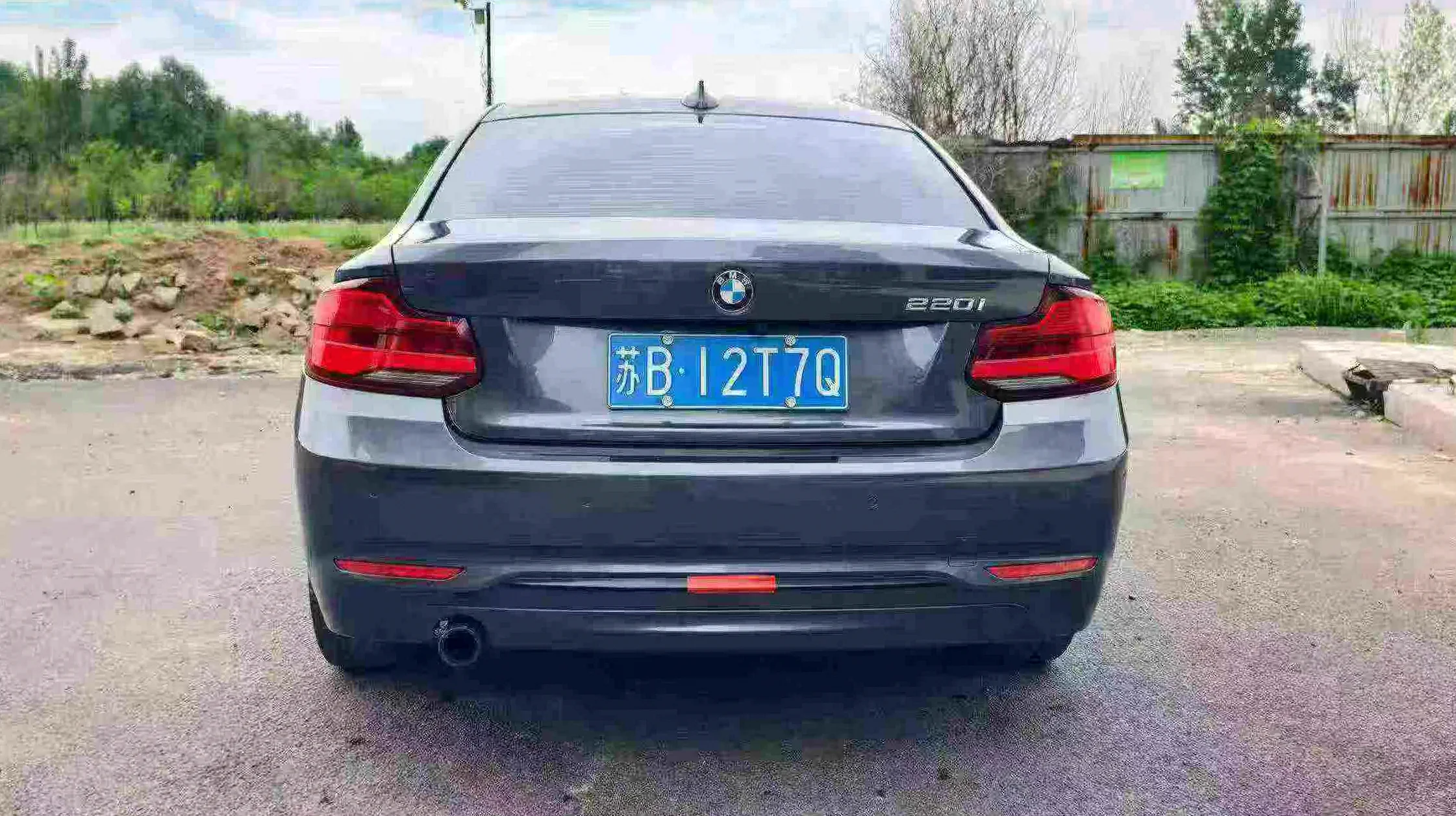宝马2系 后面外观一