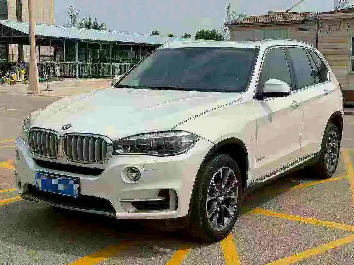 宝马X5 正面外观二