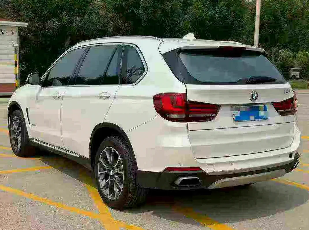 宝马X5 后面外观二