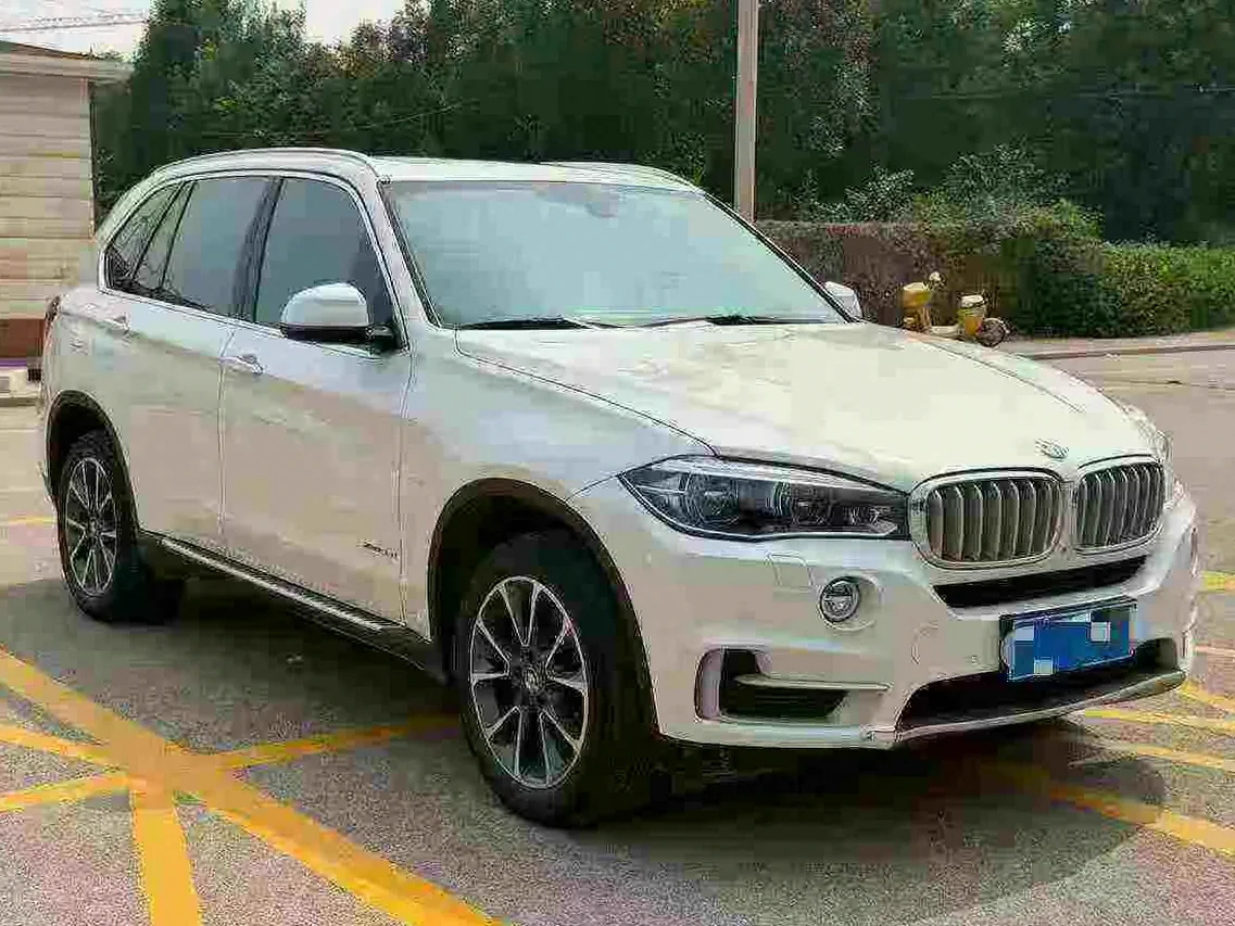 宝马X5 正面外观三