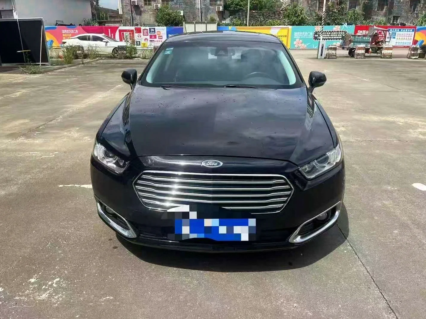 福特金牛座 正面外观二