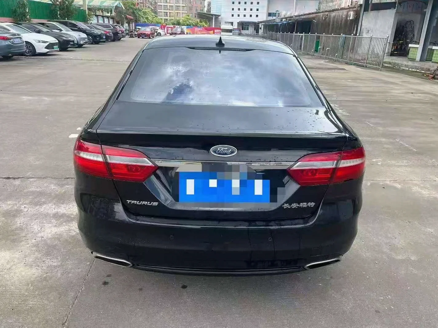福特金牛座 后面外观三