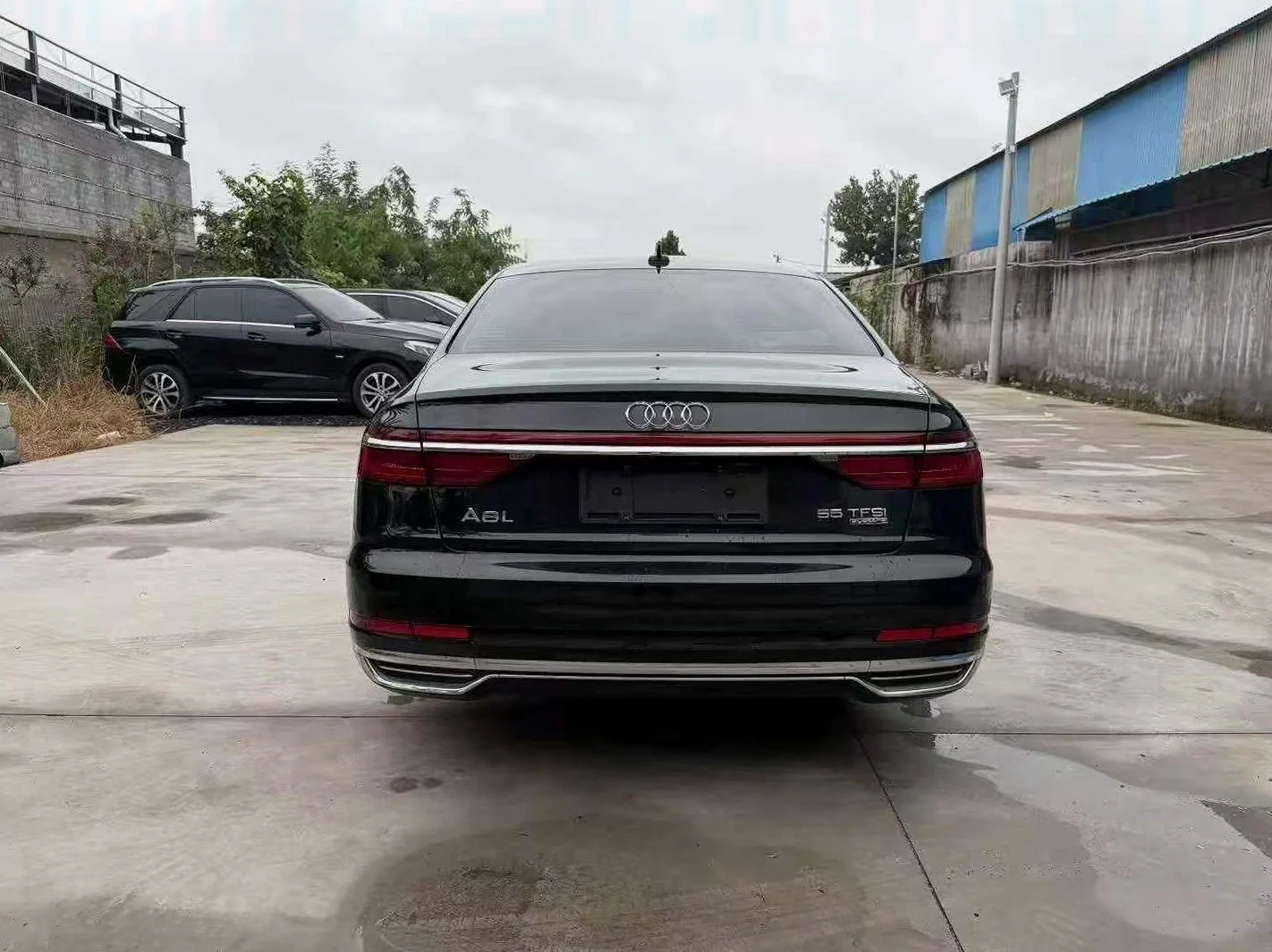 奥迪A8L 后面外观二