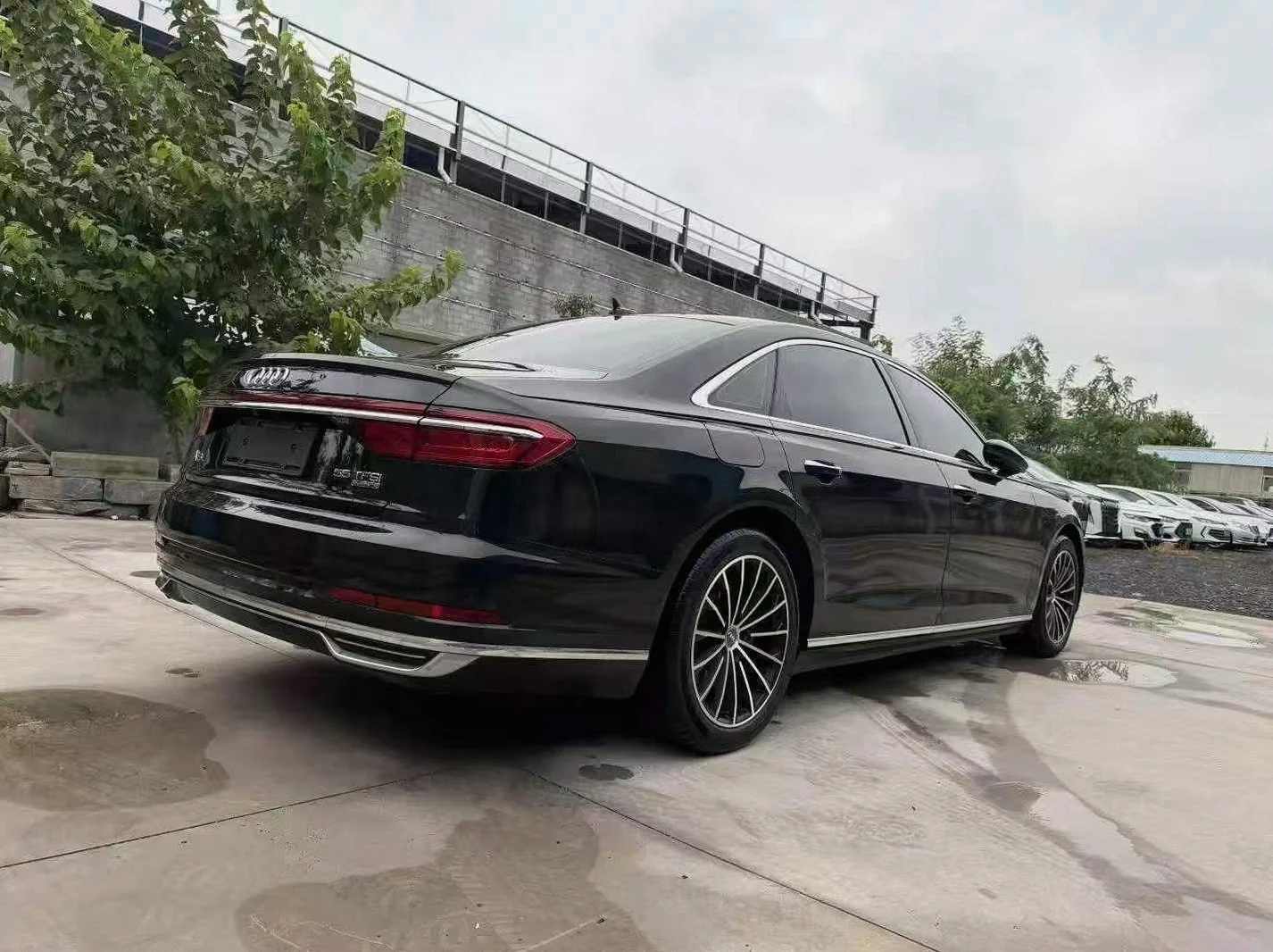 奥迪A8L 后面外观三