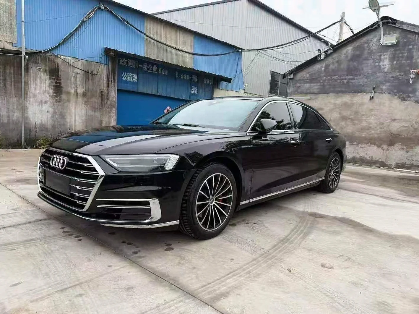 奥迪A8L 正面外观三