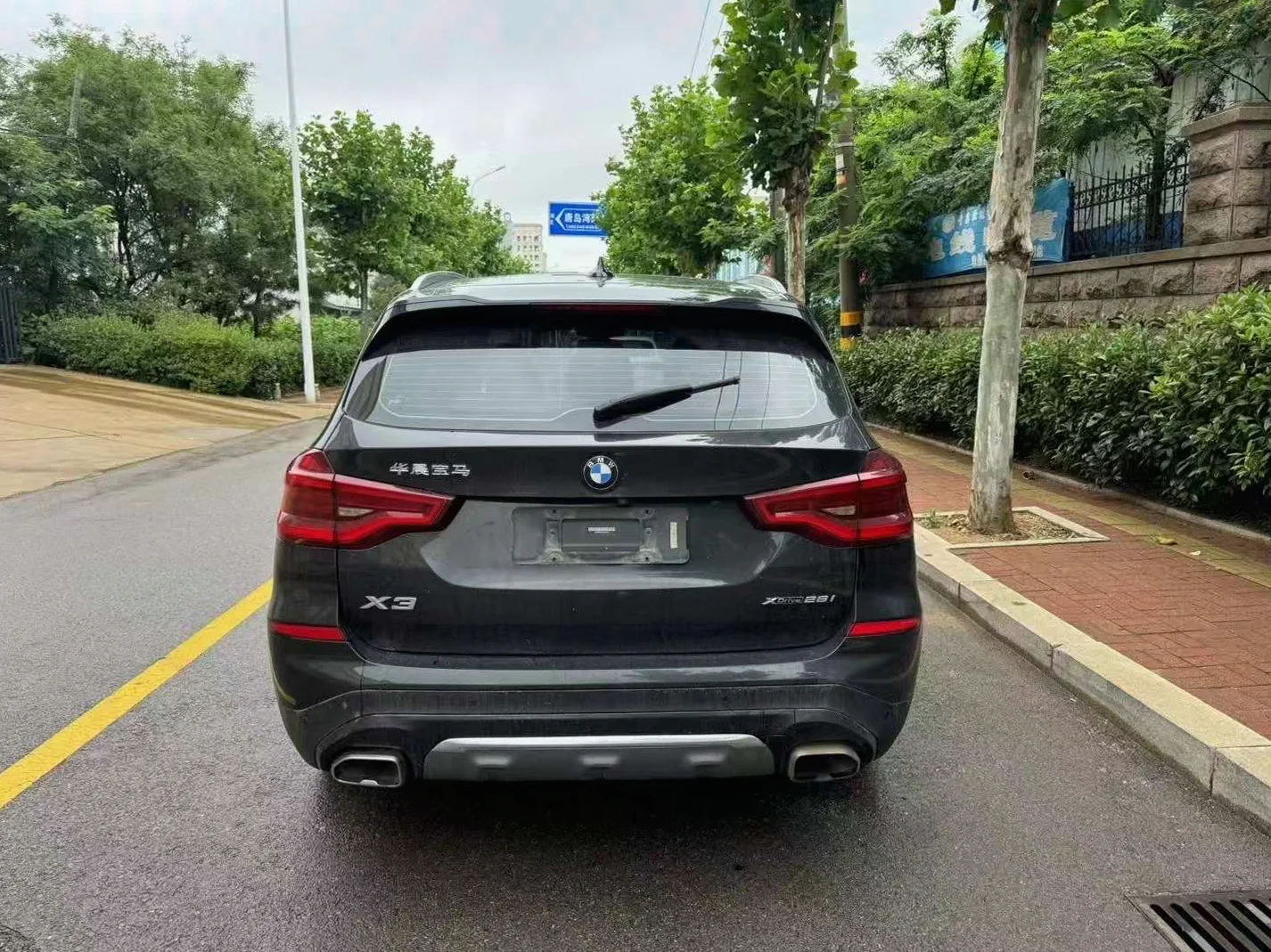 宝马X3 后面外观一