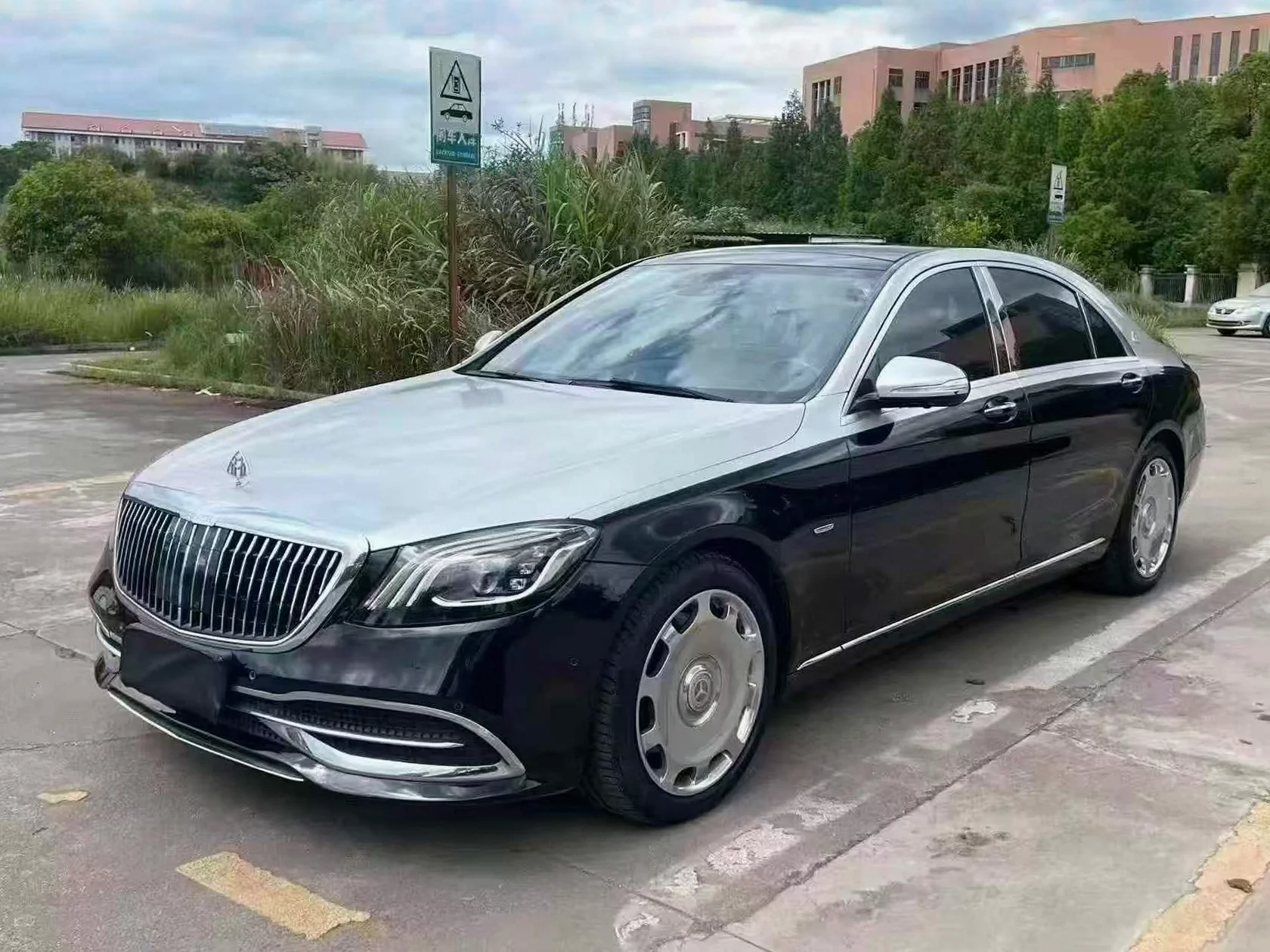 奔驰S 正面外观三