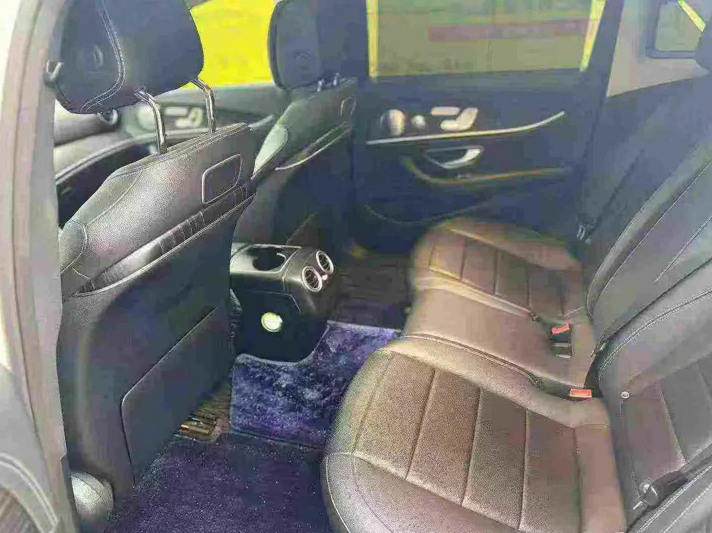 奔驰E 正面外观三