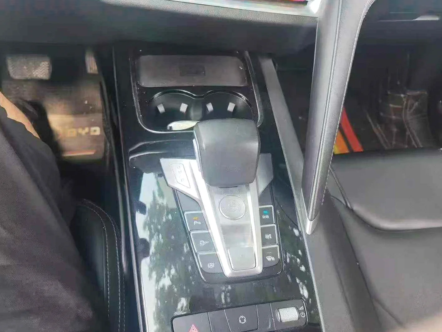 比亚迪宋 内饰前排