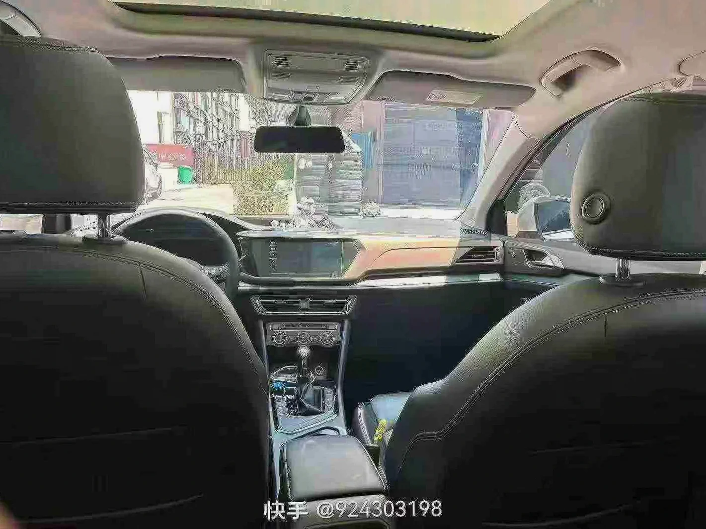 大众探岳 后面外观一