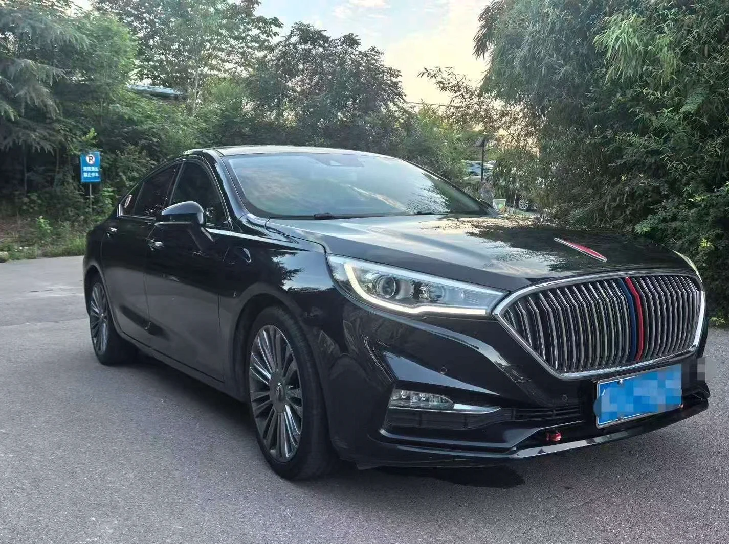 红旗H5 正面外观三