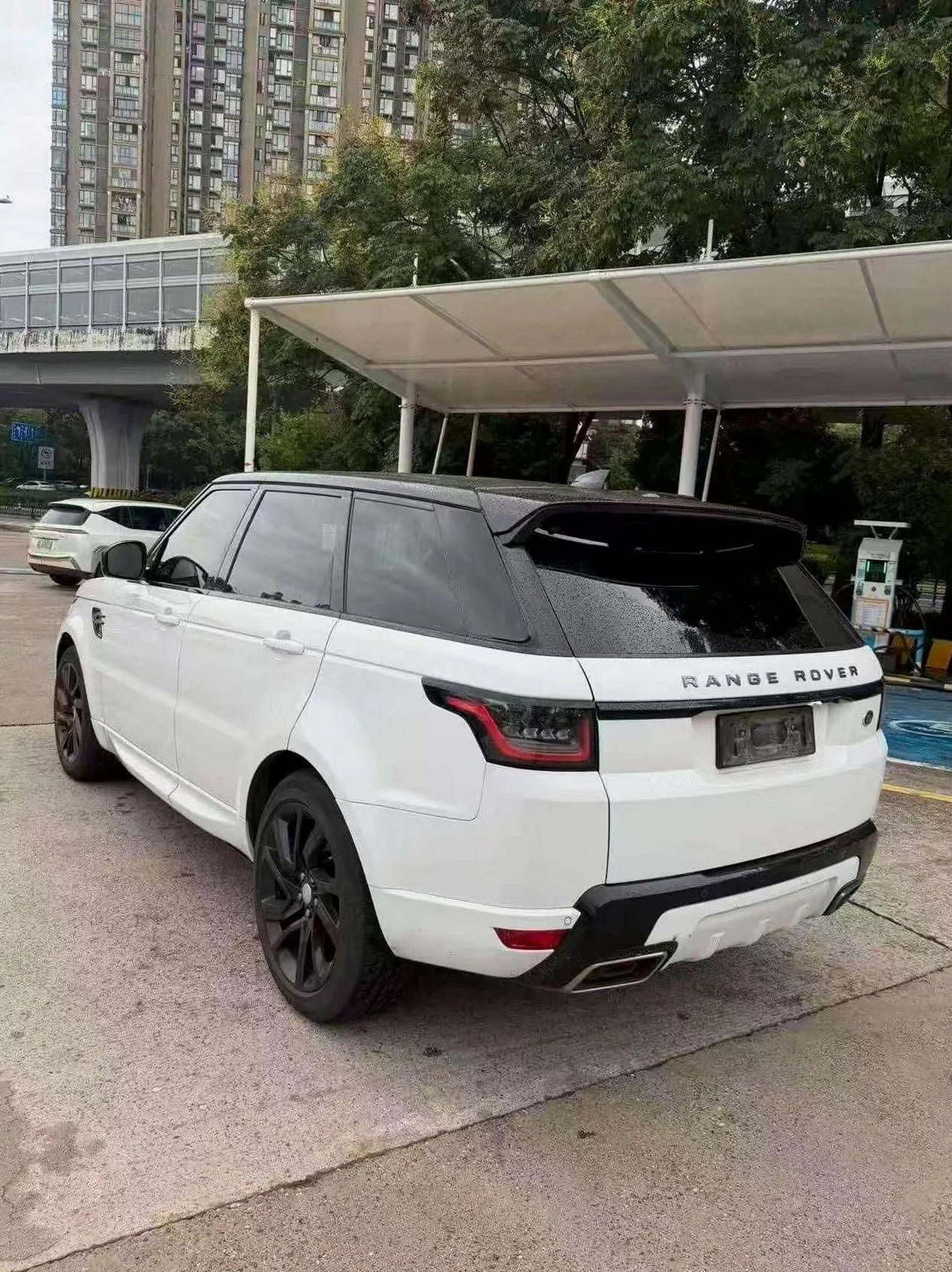 路虎揽胜运动 后面外观一