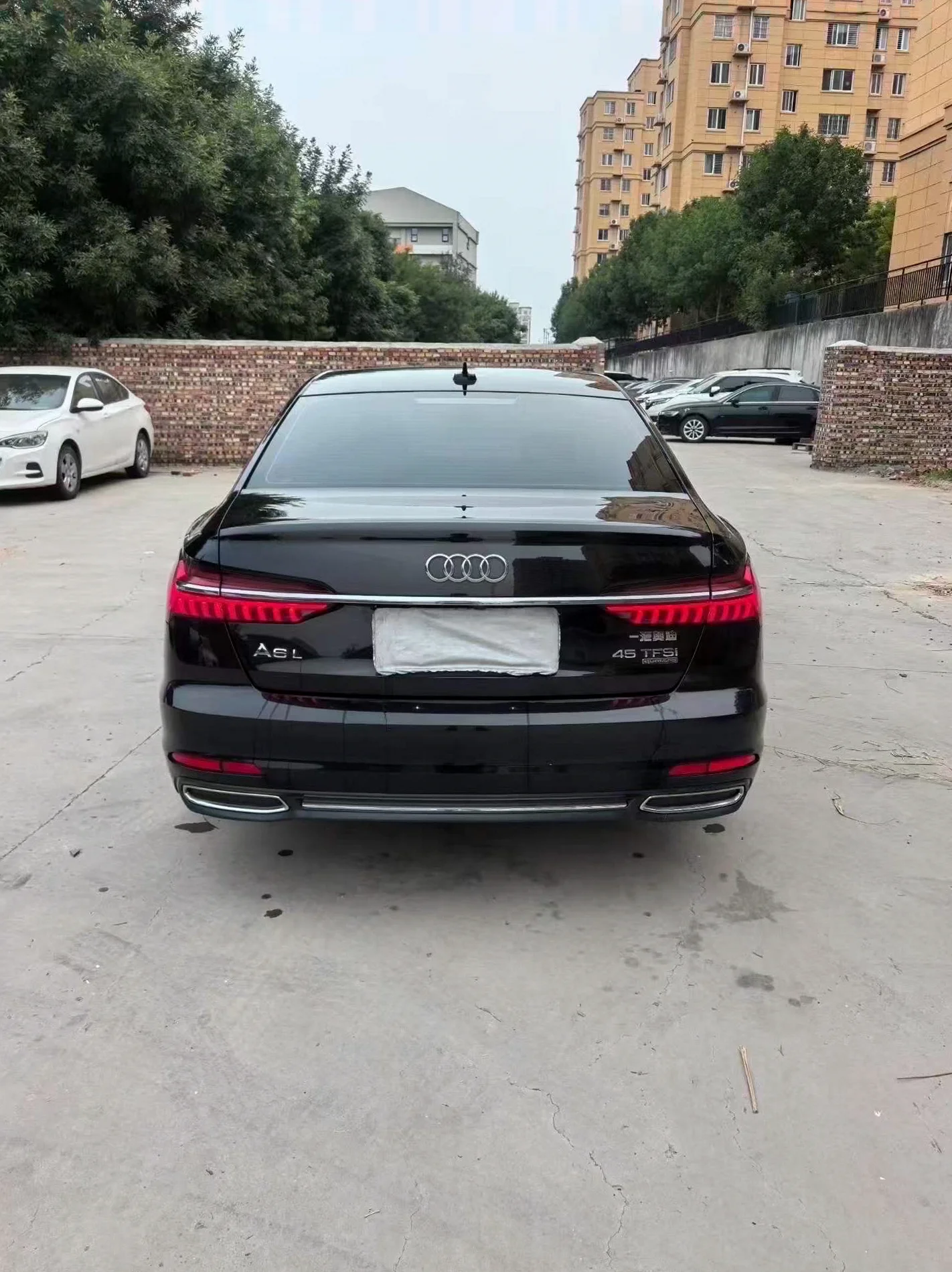 奥迪A6L 后面外观一