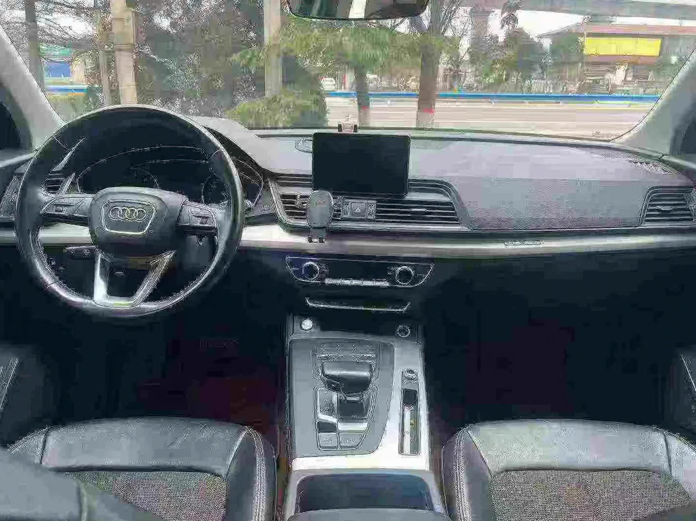 奥迪Q5 后面外观三