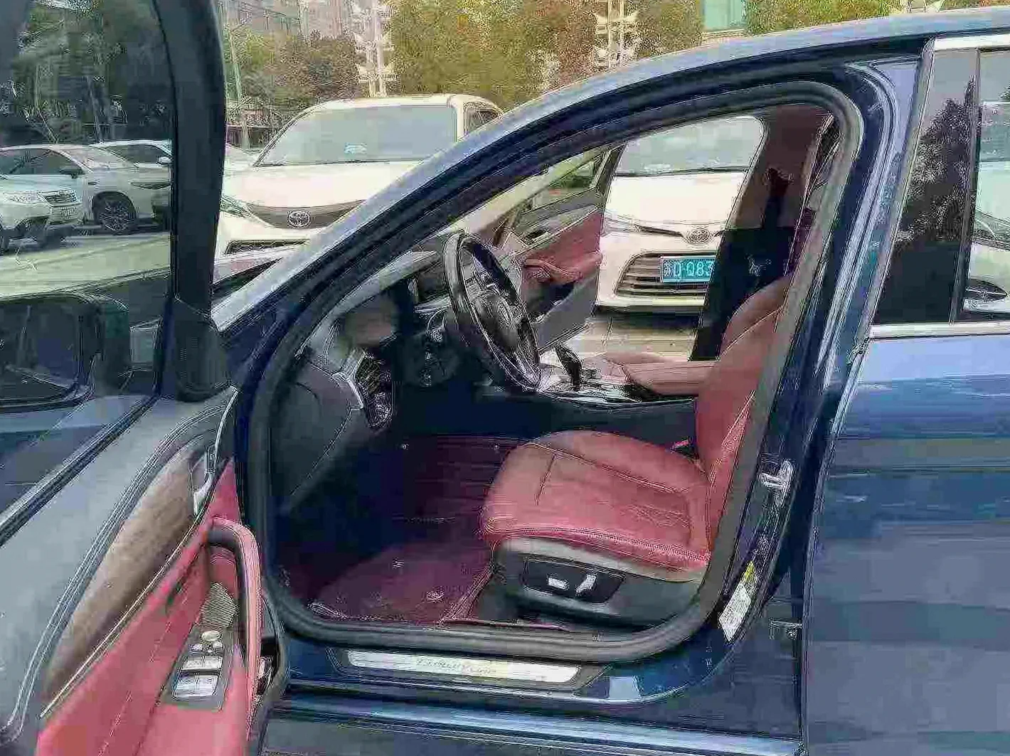 宝马5系 后面外观一