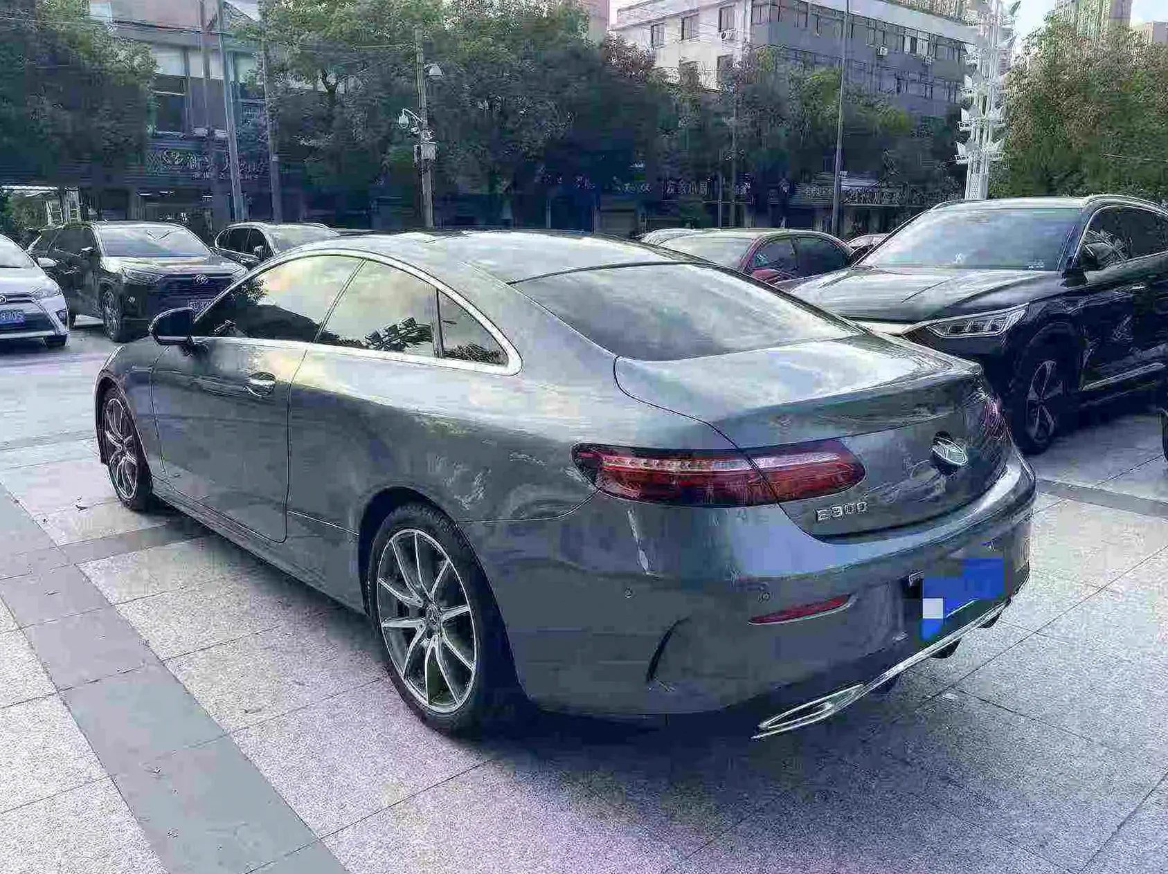 奔驰E 内饰前排