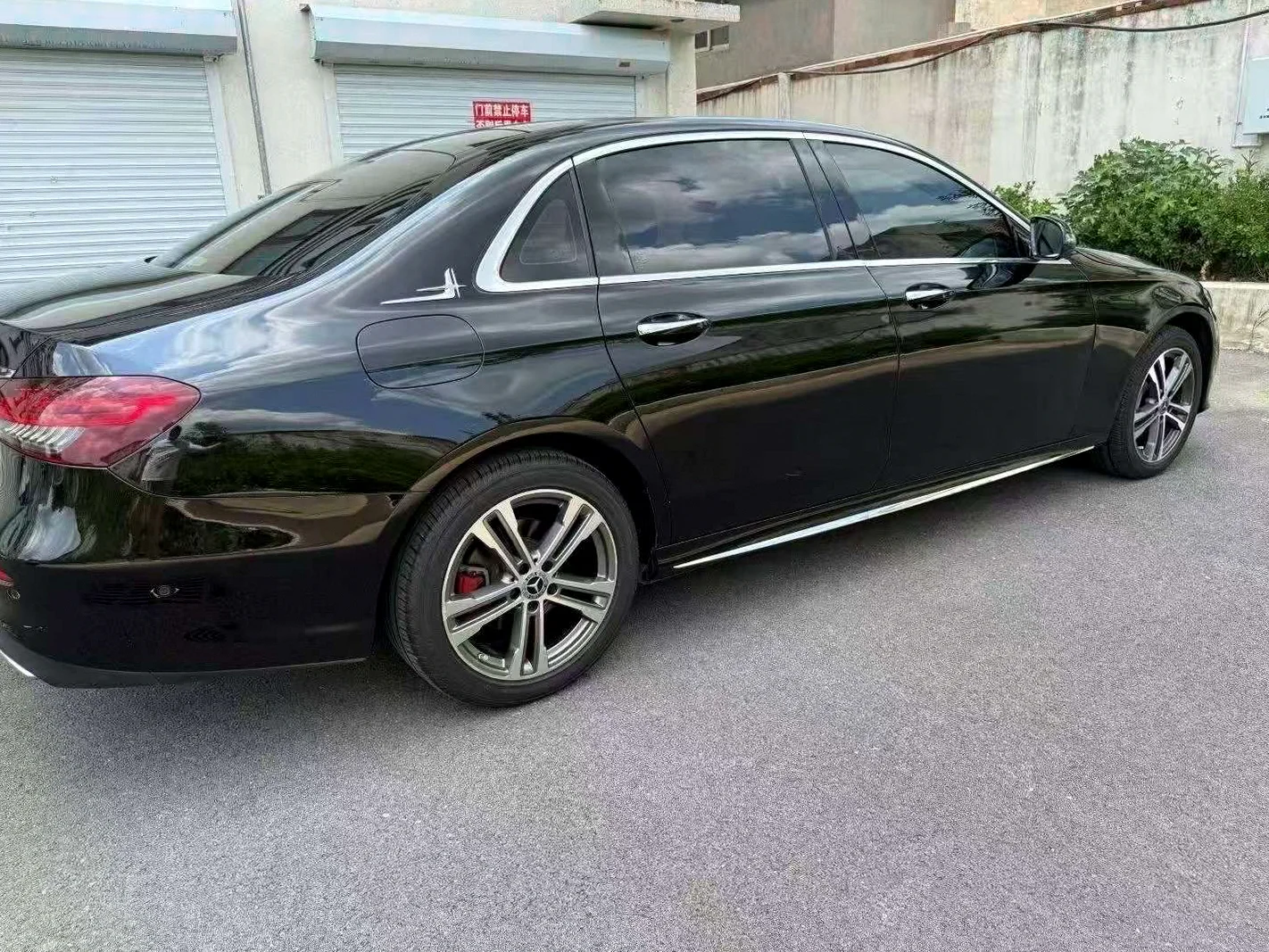 奔驰E 内饰后排