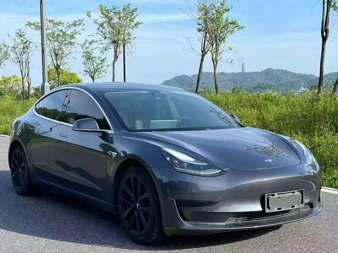 特斯拉MODEL 正面外观三