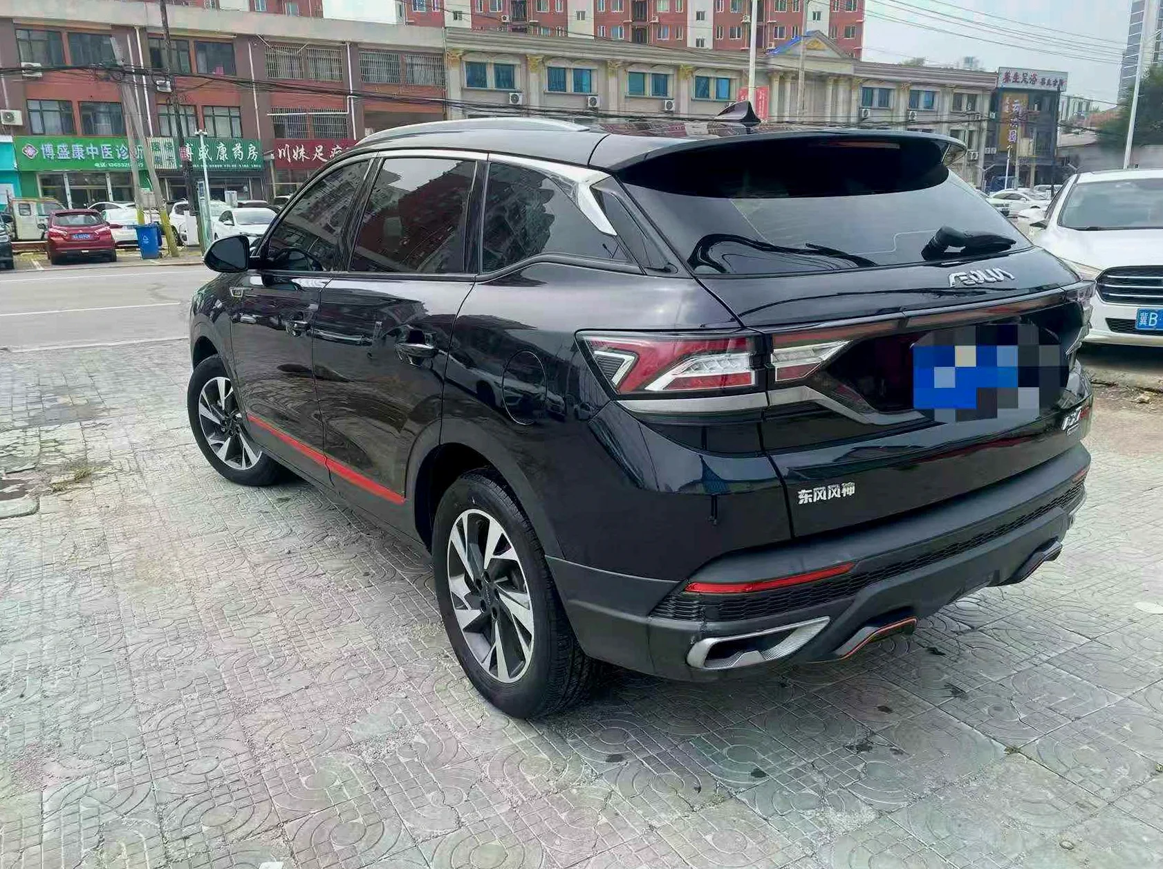 东风ax7 后面外观二