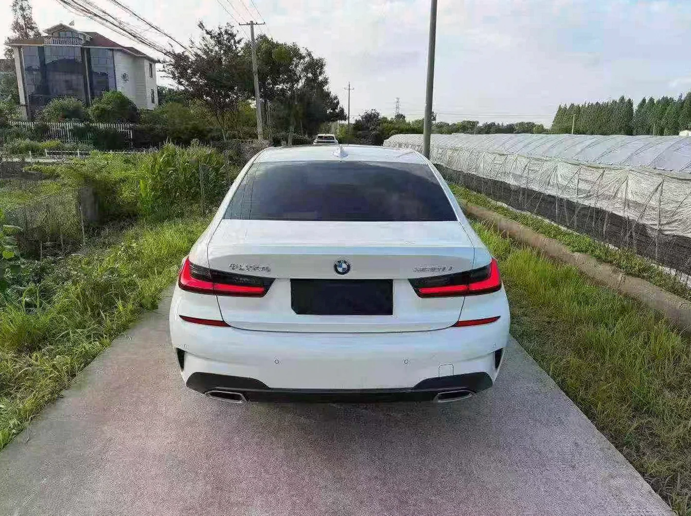 宝马3系 后面外观一
