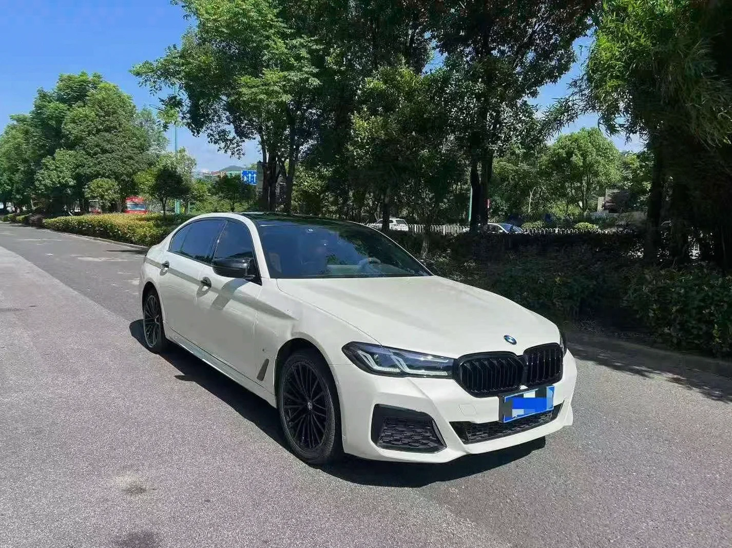 22年宝马530Li 最美红内
